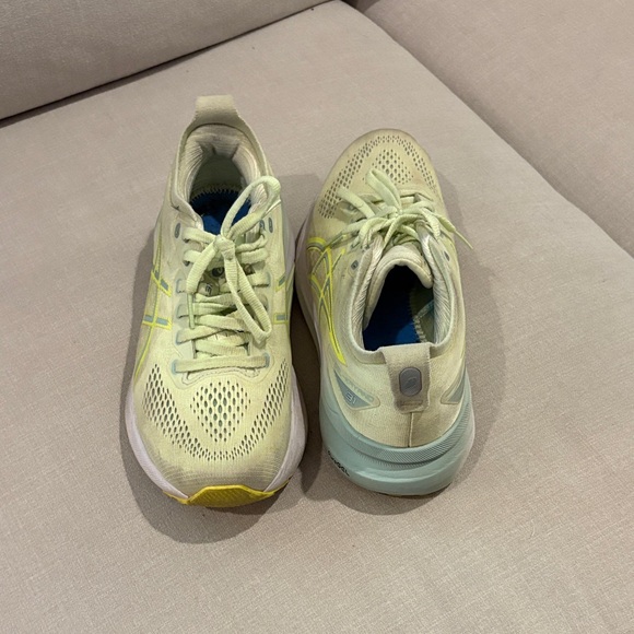 Yellow and blue ASICS running shoes - Picture 1 of 7